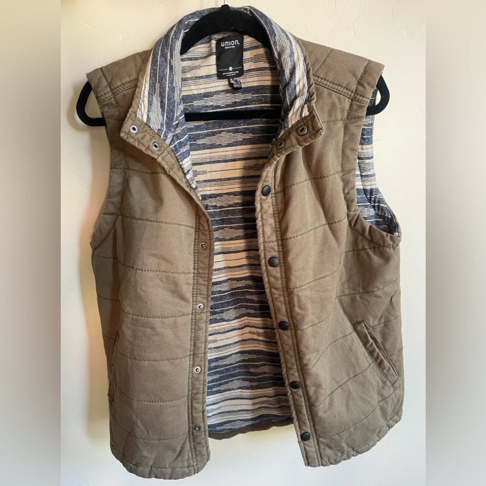 Men’s green quilted vest